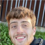 Giovane insegnante di Musica a Firenze con diploma di liceo musicale, laurea ed esperienza decennale in ambito musicale.